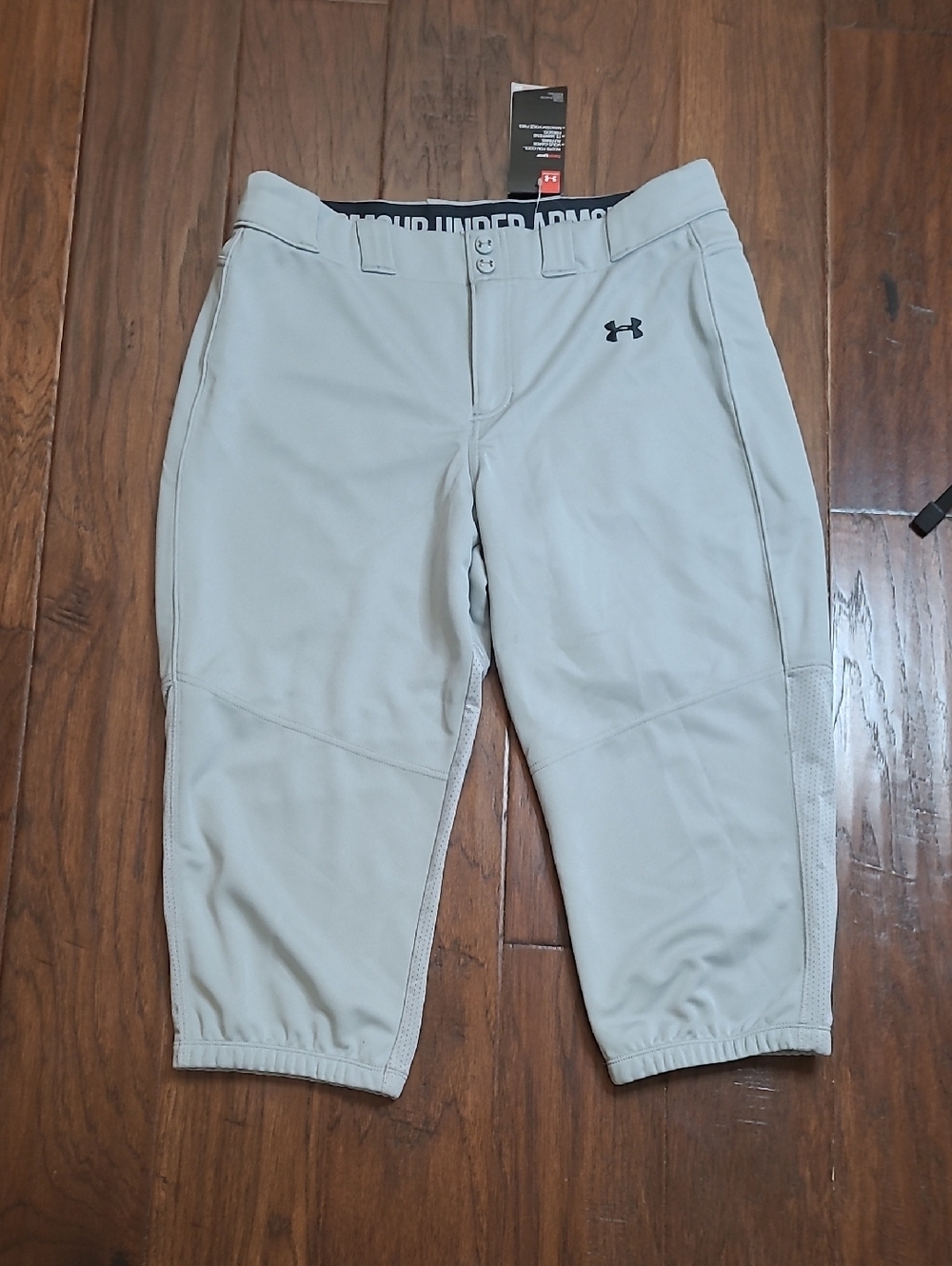 NWT Under Armour Light Gray Baseball/Softball Cropped Pants size Large